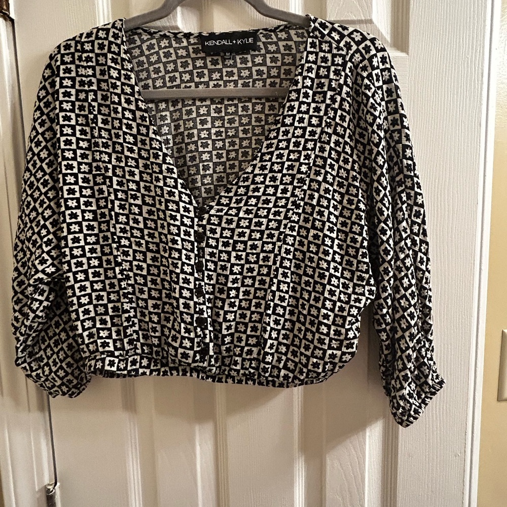Kendall & Kylie Monochrome Patterned Blouse